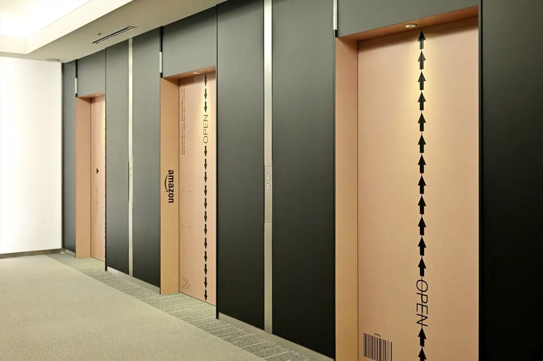The cardboard-box lifts
