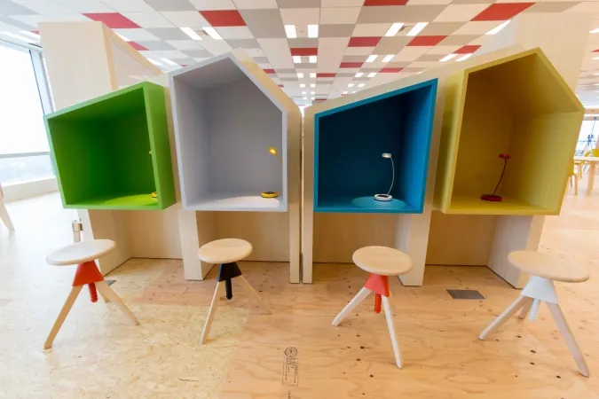 Booths and open seating side by side