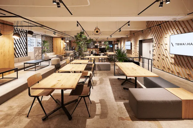 Long tables in the new floor